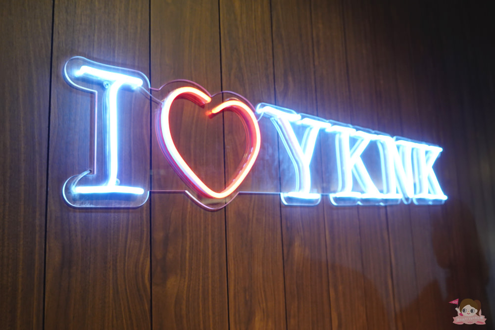 台北 遠百信義 A13 YKNK club，和牛燒肉居酒屋兼 KTV，嗨到凌晨 2 點附上燒肉管家！樂軒新作，必吃！