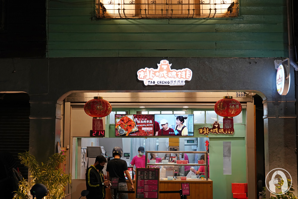 嘉義‧美食 | 台灣也有一隻雞! 桃城雞排脆皮噴汁炸全雞，嘉義必吃浮誇美食