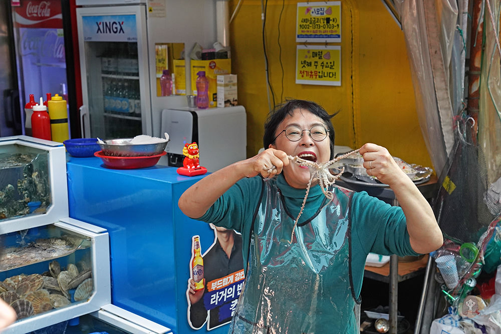 釜山影島太宗台烤貝街 태종대조개구이촌-太宗台札嘎庭院姨母家 태종대 자갈마당 이모집