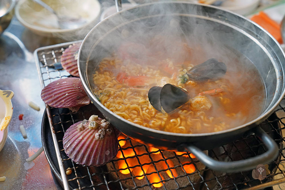 釜山影島太宗台烤貝街 태종대조개구이촌-太宗台札嘎庭院姨母家 태종대 자갈마당 이모집