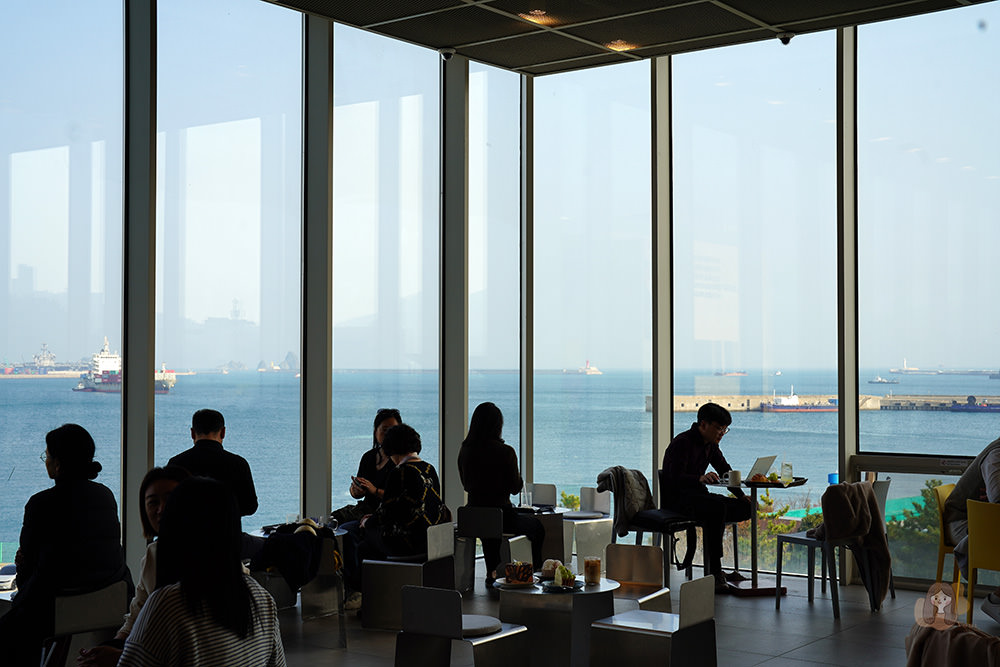 釜山-P.ARK-피아크-玻璃屋海景咖啡，階梯座位環景觀海-烘焙麵包、甜點必吃，釜山影島新開幕的複合式文化空間