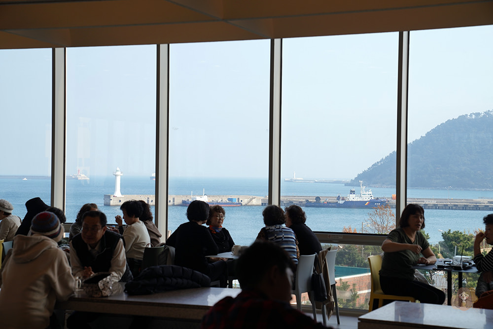 釜山-P.ARK-피아크-玻璃屋海景咖啡，階梯座位環景觀海-烘焙麵包、甜點必吃，釜山影島新開幕的複合式文化空間