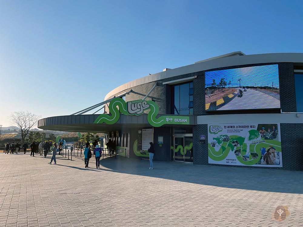 釜山斜坡滑車 Skyline Luge，大人小孩一起來尬掐，還能挑戰高空滑索，體驗釜山新玩法