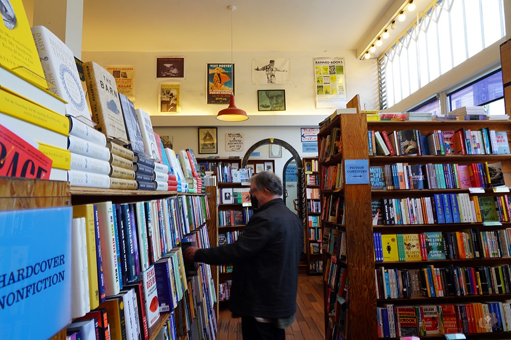 舊金山城市之光書店--City-Lights-Booksellers-&-Publishers