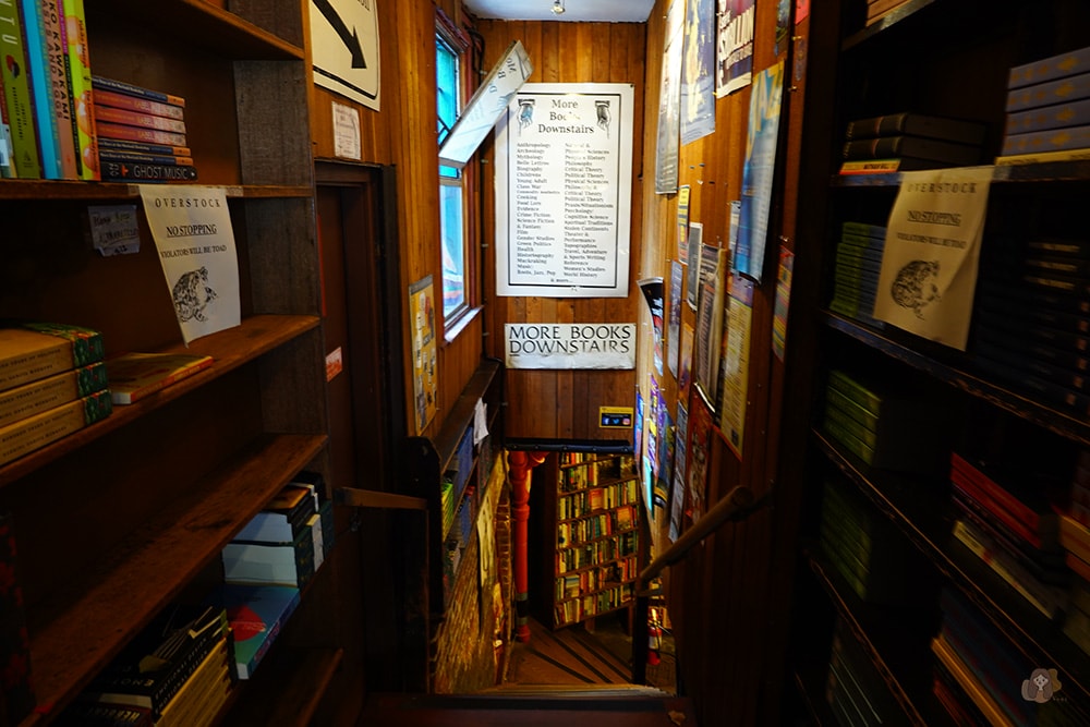 舊金山城市之光書店--City-Lights-Booksellers-&-Publishers