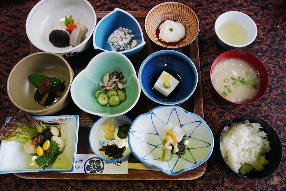 橋本屋山菜料理,室生寺太鼓橋前明治四年創業老舗料理旅館 - 第9張圖 室生寺前-橋本屋-山菜料理