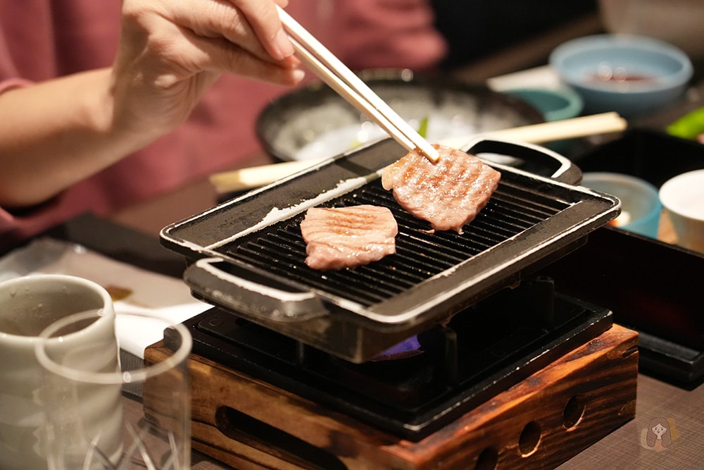 奈良市內一日遊輕旅行,慢旅奈良公園,走訪東大寺、浮見堂、依水園、中川政七 - 第70張圖 近鐵奈良站月日亭和牛-燒肉-壽喜燒