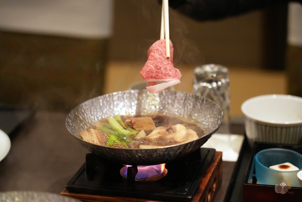 奈良市內一日遊輕旅行,慢旅奈良公園,走訪東大寺、浮見堂、依水園、中川政七 - 第75張圖 近鐵奈良站月日亭和牛-燒肉-壽喜燒