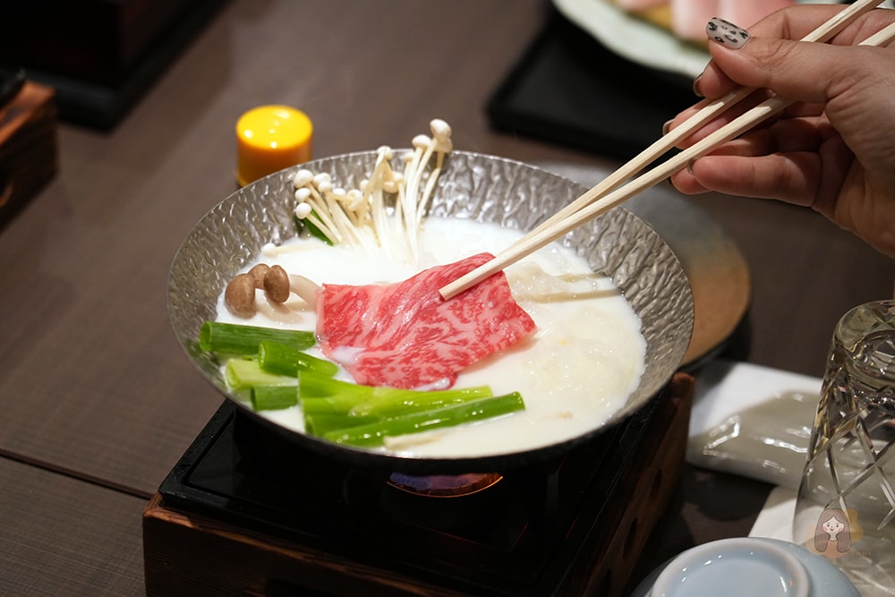 奈良市內一日遊輕旅行,慢旅奈良公園,走訪東大寺、浮見堂、依水園、中川政七 - 第73張圖 近鐵奈良站月日亭 飛鳥鍋