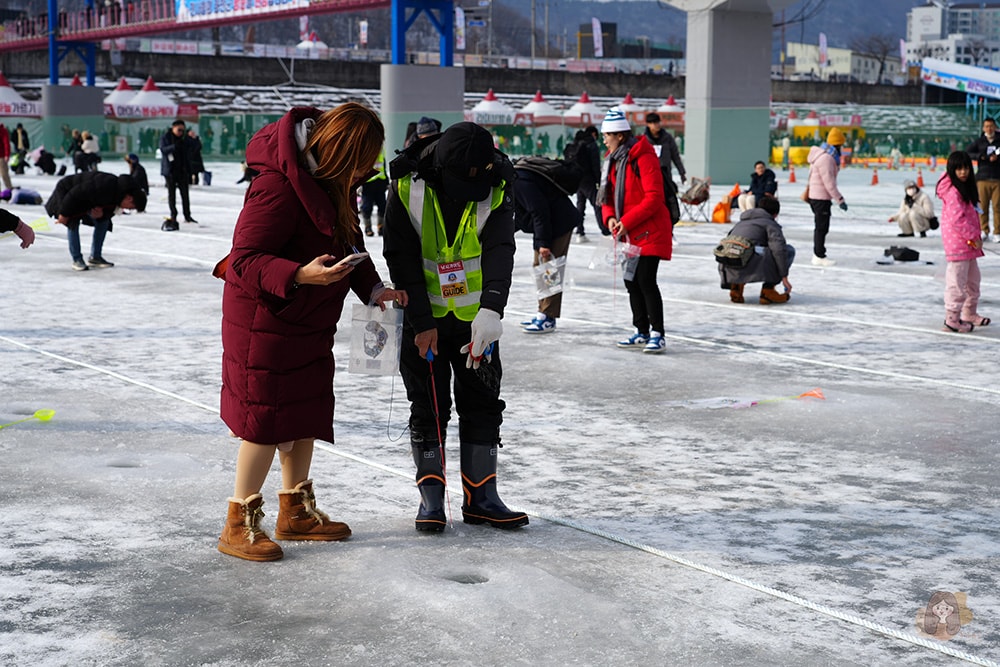 冰雪王國華川山鱒魚節,韓國江原道冬季限定慶典活動,冰釣、烤魚、冰雕、冰上活動及聖誕老人見面會 - 第17張圖 冰雪王國華川山鱒魚節 얼음나라화천산천어축제