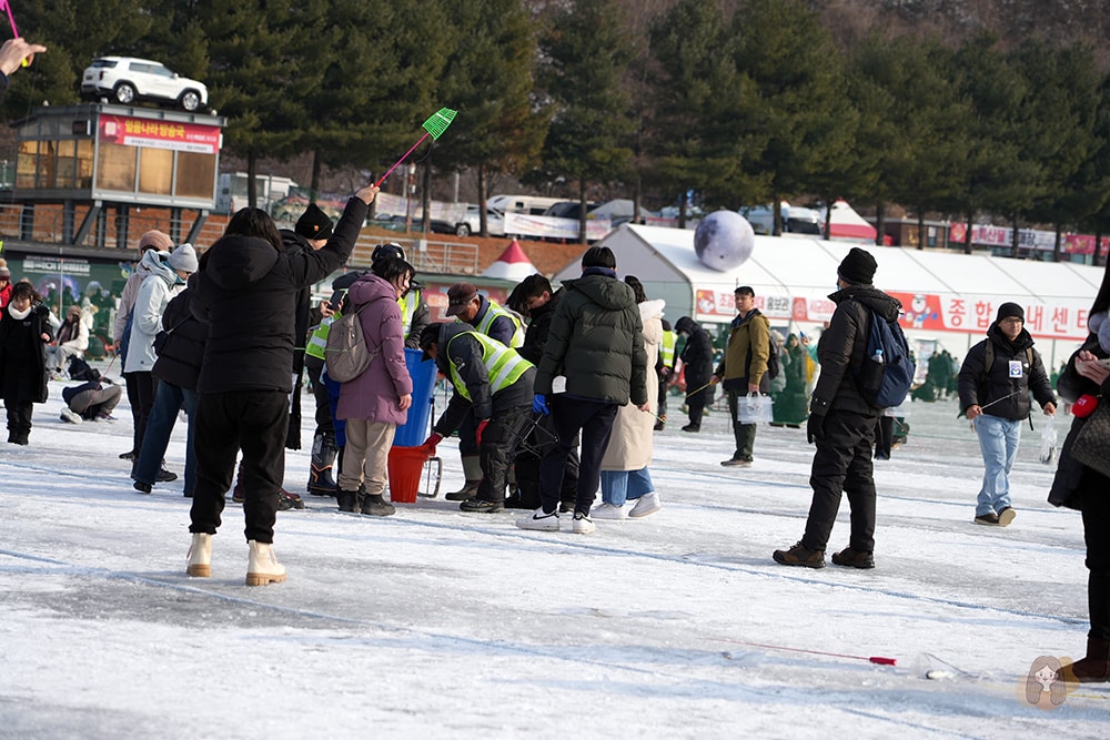 冰雪王國華川山鱒魚節,韓國江原道冬季限定慶典活動,冰釣、烤魚、冰雕、冰上活動及聖誕老人見面會 - 第19張圖 冰雪王國華川山鱒魚節 얼음나라화천산천어축제