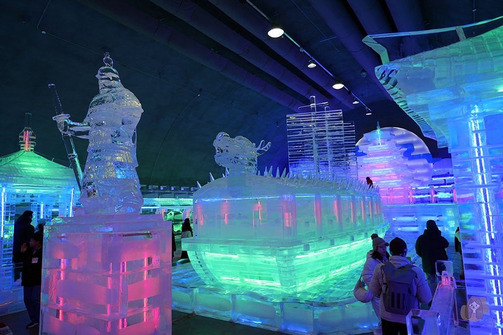 冰雪王國華川山鱒魚節,韓國江原道冬季限定慶典活動,冰釣、烤魚、冰雕、冰上活動及聖誕老人見面會 - 第47張圖 華川山鱒魚節全世界最大室內冰雕