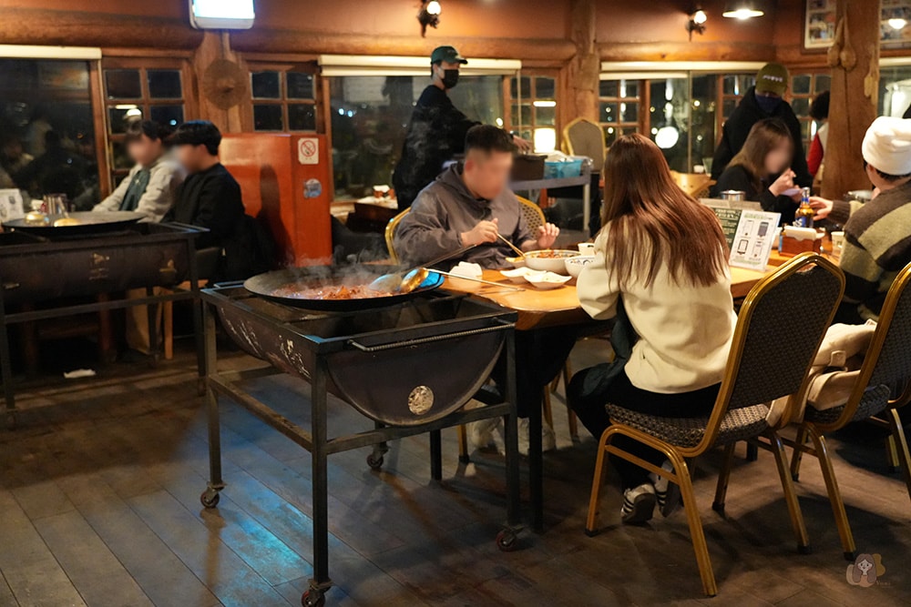 春川九峰農場鍋蓋辣雞湯 춘천 구봉농원 솥뚜껑 닭볶음탕