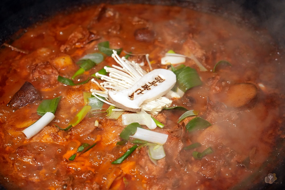春川九峰農場鍋蓋辣雞湯 춘천 구봉농원 솥뚜껑 닭볶음탕