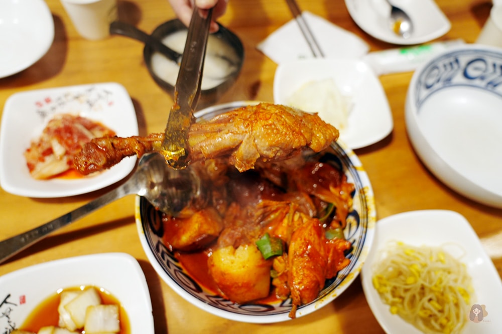 春川九峰農場鍋蓋辣雞湯 춘천 구봉농원 솥뚜껑 닭볶음탕