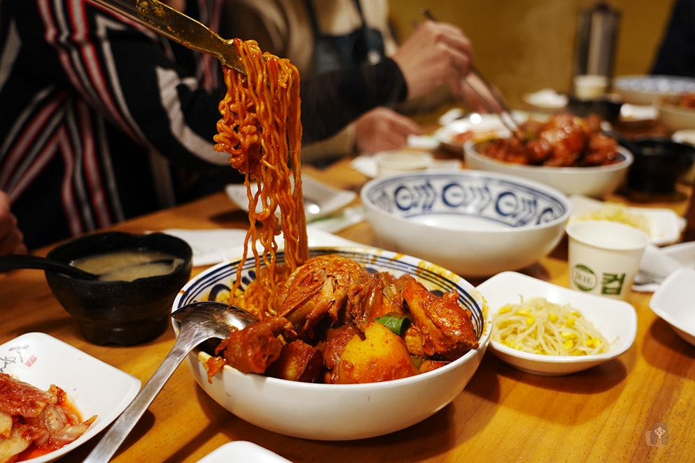 春川九峰農場鍋蓋辣雞湯 춘천 구봉농원 솥뚜껑 닭볶음탕