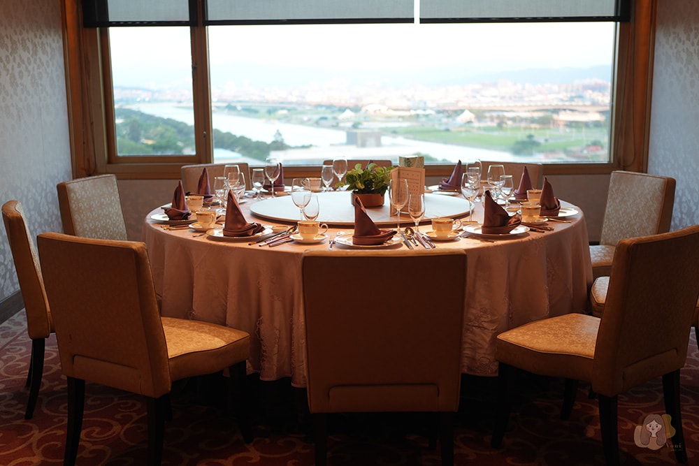 邂逅圓山大飯店! 金龍餐廳國宴級餐點佐河岸、101美景,地底下超潮神祕酒吧覓到 by 吧沐 - 第8張圖 圓山大飯店金龍餐廳,覓到-by-吧沐