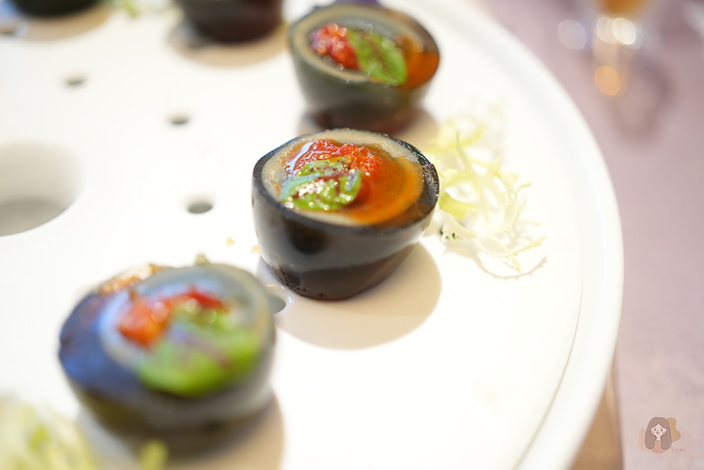 邂逅圓山大飯店! 金龍餐廳國宴級餐點佐河岸、101美景,地底下超潮神祕酒吧覓到 by 吧沐 - 第17張圖 圓山大飯店金龍餐廳,覓到-by-吧沐