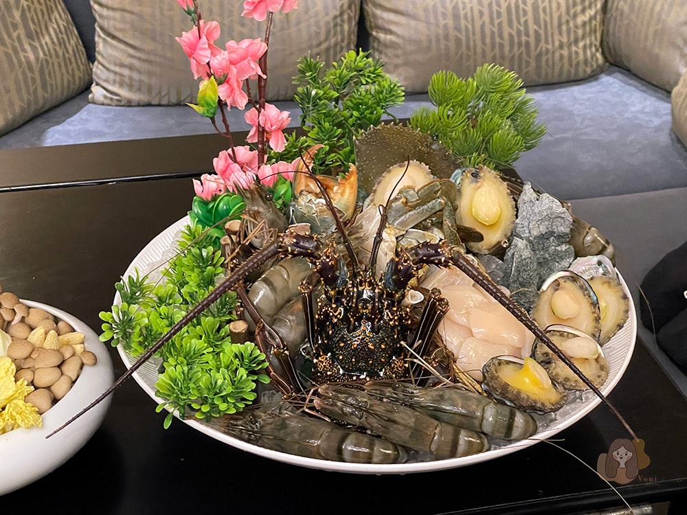 台北六福萬怡酒店粵亮廣式料理新菜上桌,粵式慢火戰斧牛 PK 琉金龍湯極品鍋 - 第13張圖 台北六福萬怡酒店粵亮廣式料理