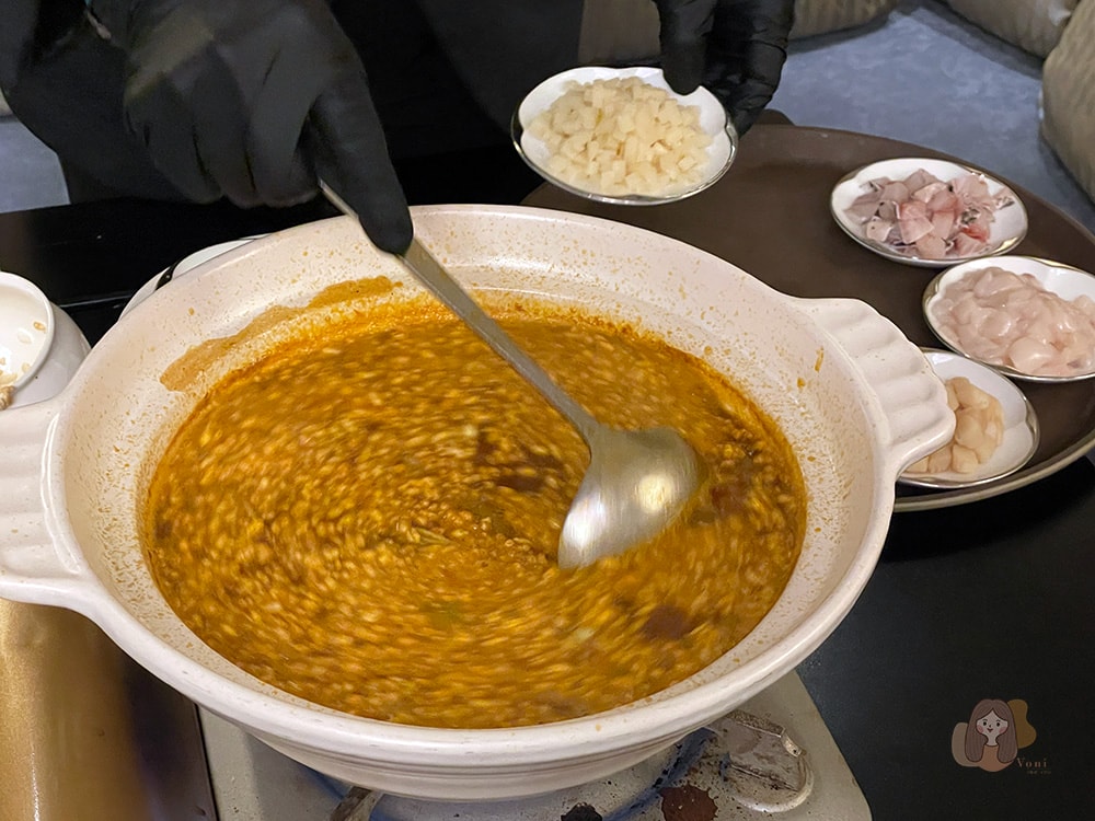 台北六福萬怡酒店粵亮廣式料理新菜上桌,粵式慢火戰斧牛 PK 琉金龍湯極品鍋 - 第16張圖 台北六福萬怡酒店粵亮廣式料理