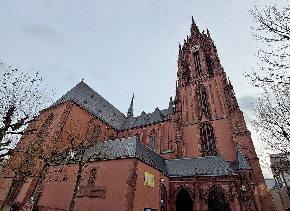 法蘭克福聖誕市集 Frankfurt Christmas Market|德國最夢幻聖誕市集完整攻略 - 第41張圖 alt=“法蘭克福聖誕市集 Frankfurt Christmas Market 羅馬廣場夜景與巨型聖誕樹”