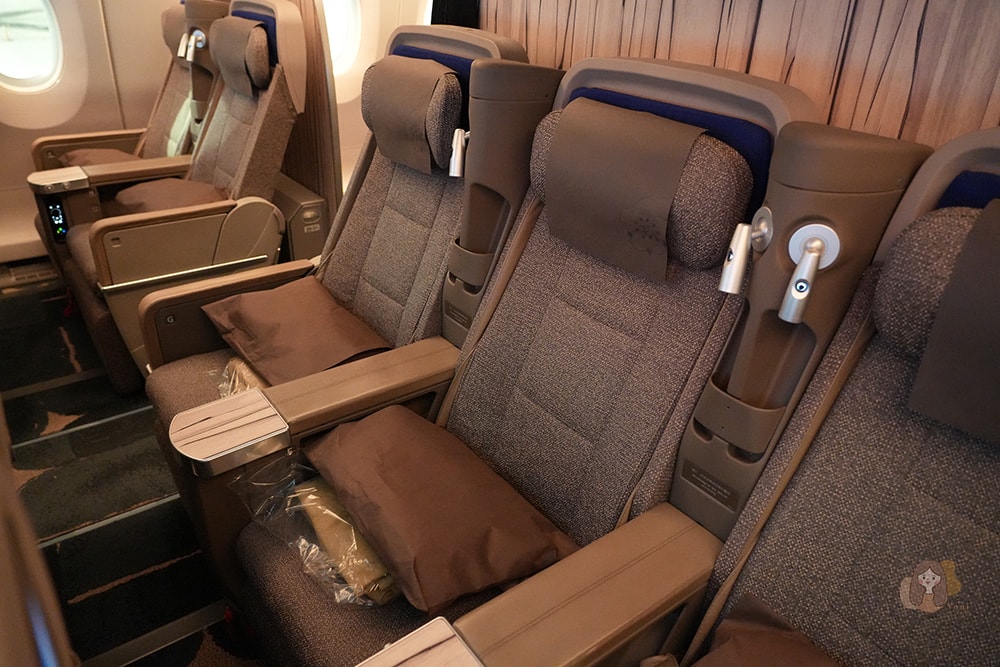 華航 A350-900 豪華經濟艙開箱,直飛布拉格實搭心得|餐點、座位、過夜包、WiFi 全記錄 - 第4張圖 中華航空豪經艙