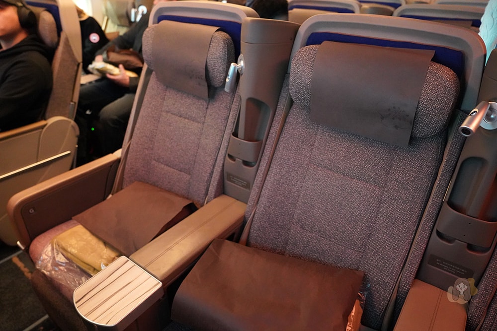 華航 A350-900 豪華經濟艙開箱,直飛布拉格實搭心得|餐點、座位、過夜包、WiFi 全記錄 - 第6張圖 中華航空豪經艙