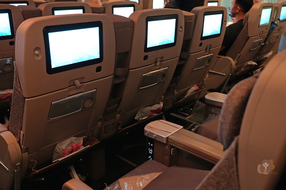 華航 A350-900 豪華經濟艙開箱,直飛布拉格實搭心得|餐點、座位、過夜包、WiFi 全記錄 - 第5張圖 中華航空豪經艙