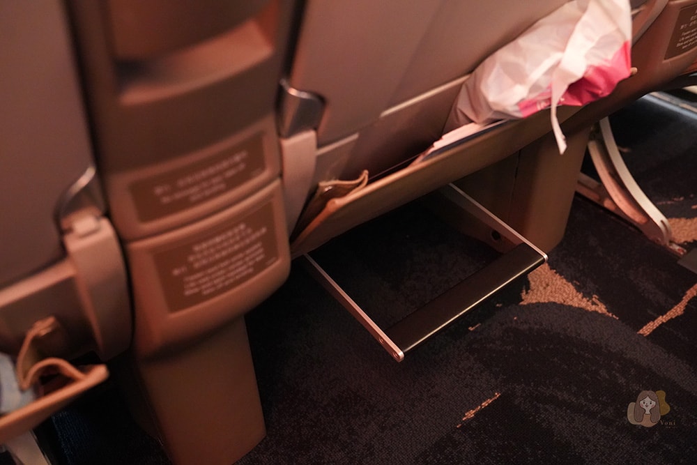 華航 A350-900 豪華經濟艙開箱,直飛布拉格實搭心得|餐點、座位、過夜包、WiFi 全記錄 - 第9張圖 中華航空豪經艙