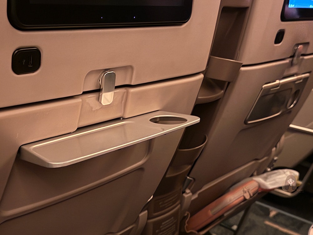 華航 A350-900 豪華經濟艙開箱,直飛布拉格實搭心得|餐點、座位、過夜包、WiFi 全記錄 - 第11張圖 中華航空豪經艙