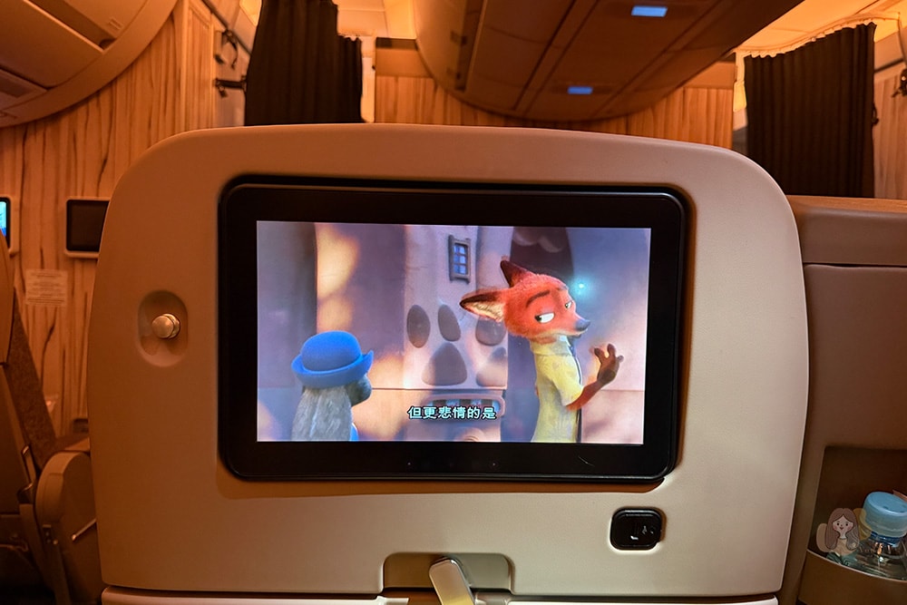 華航 A350-900 豪華經濟艙開箱,直飛布拉格實搭心得|餐點、座位、過夜包、WiFi 全記錄 - 第10張圖 中華航空豪經艙