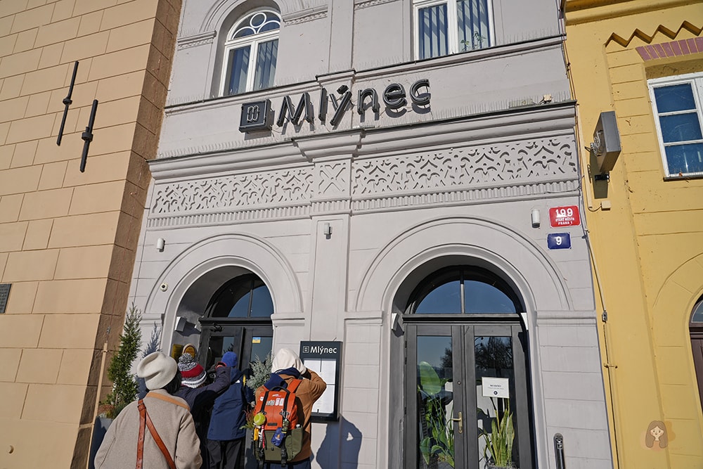 布拉格美食 Restaurant Mlýnec 查理大橋旁絕美河景餐廳,米其林推薦的現代捷克料理 - 第3張圖 布拉格伏爾瓦塔河畔餐廳-Restaurant-Mlýnec