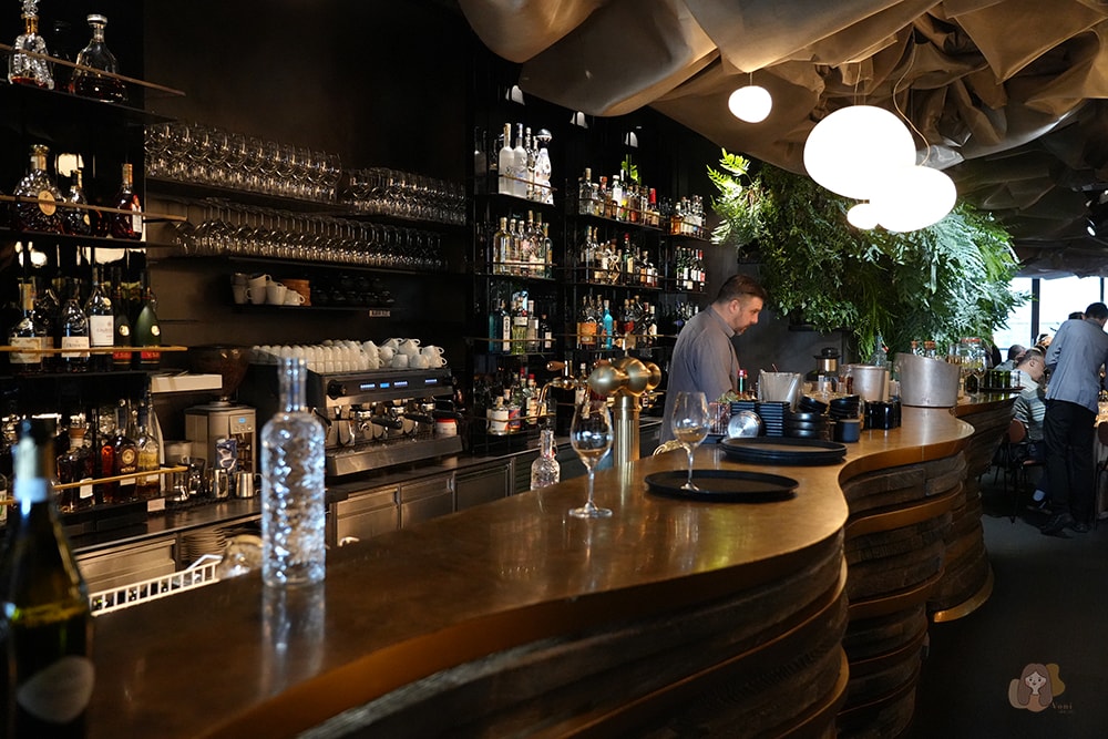 布拉格美食 Restaurant Mlýnec 查理大橋旁絕美河景餐廳,米其林推薦的現代捷克料理 - 第6張圖 布拉格伏爾瓦塔河畔餐廳-Restaurant-Mlýnec