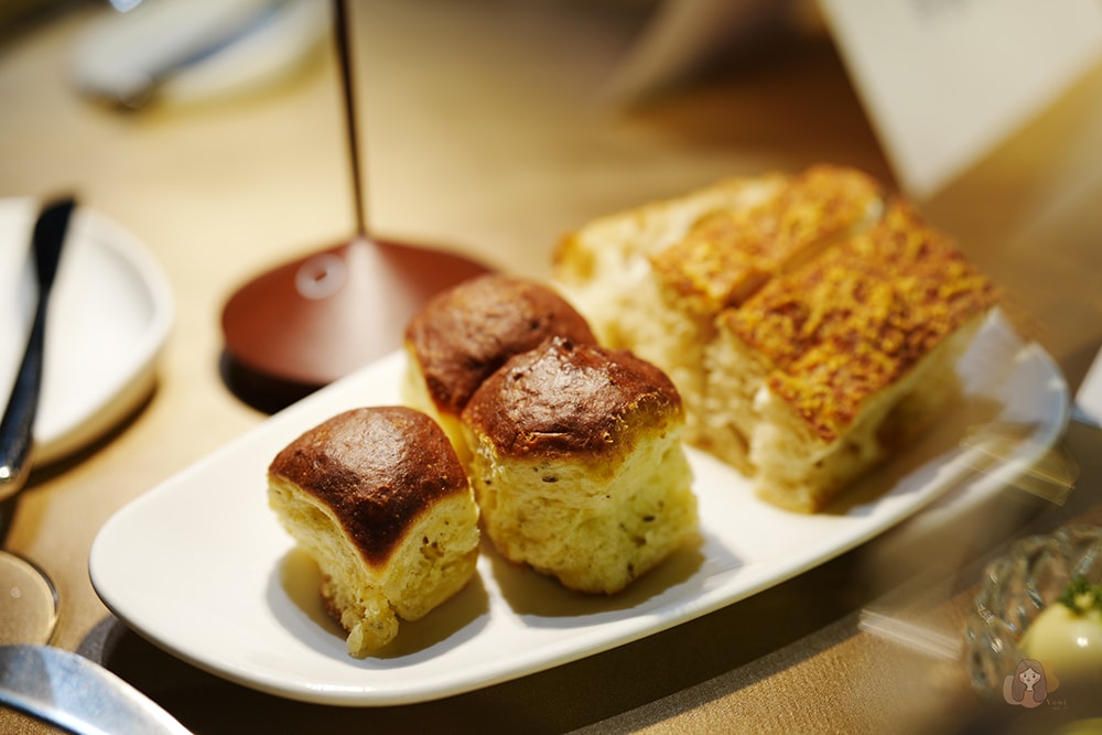 布拉格美食 Restaurant Mlýnec 查理大橋旁絕美河景餐廳,米其林推薦的現代捷克料理 - 第10張圖 布拉格伏爾瓦塔河畔餐廳-Restaurant-Mlýnec