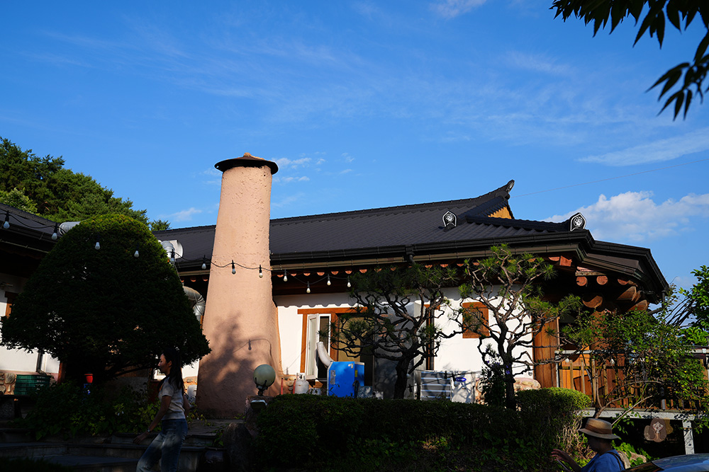 昔日老房 옛날옛집,春川韓牛銅盤烤肉,鮮甜肉汁與炭火香氣交融出絕對好味 - 第2張圖 春川韓牛銅盤烤肉-昔日老房-옛날집-老房子木炭烤肉