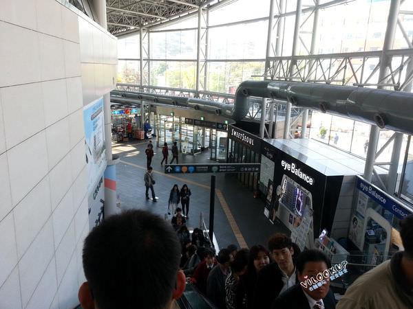 連接仁川機場快線和首爾地鐵1、4號線的首爾站轉乘通道003.jpg